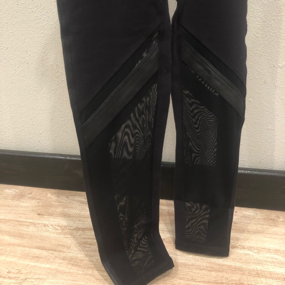 Alo High-Waist Epic Legging - Picture 3 of 3